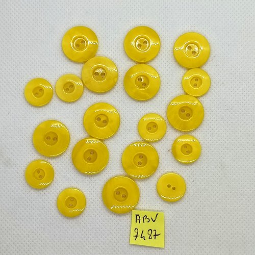 19 boutons en résine jaune - 17mm et 8mm - abv7487