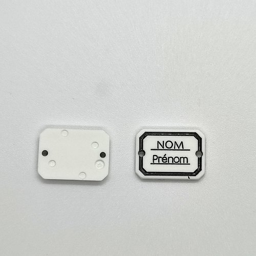 2 boutons en résine fantaisie blanc et noir - nom prénom - 20x14mm - bri484