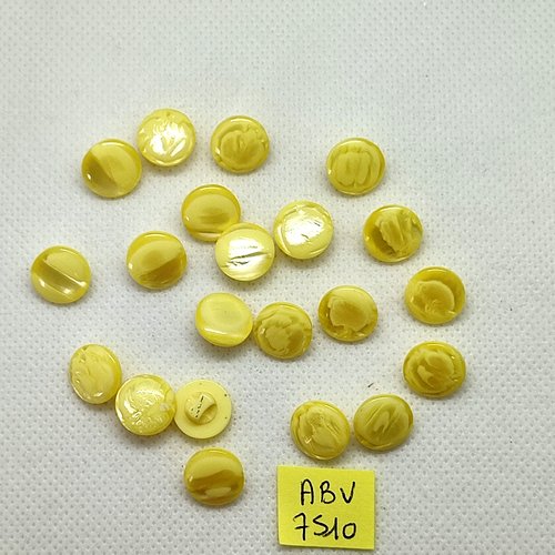 21 boutons en résine jaune - 11mm - abv7510
