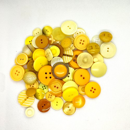 1 lot de 68 boutons en résine ton jaune - taille diverse - abv7752