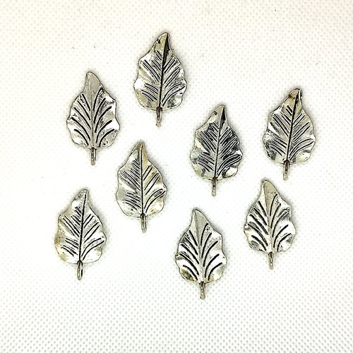 8 breloques / pendentifs en métal argenté - des feuilles - 31x18mm - 13