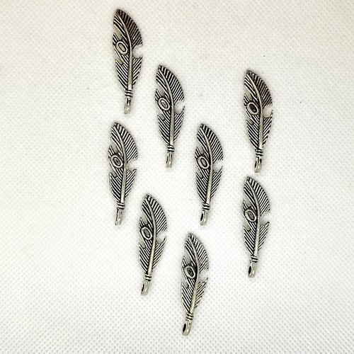 8 breloques / pendentifs en métal argenté - des feuilles - 40x11mm - 13
