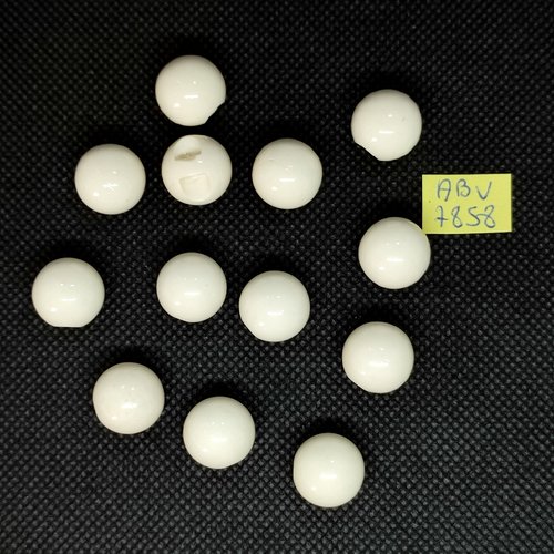 13 boutons boule en résine blanc cassé - 14mm - abv7858
