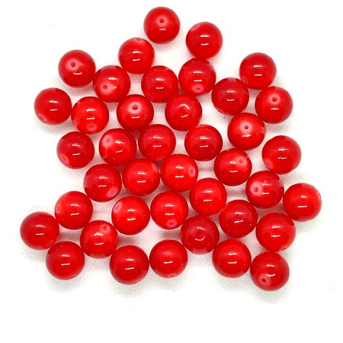 40 perles en verre rouge - entre 13mm et 14mm