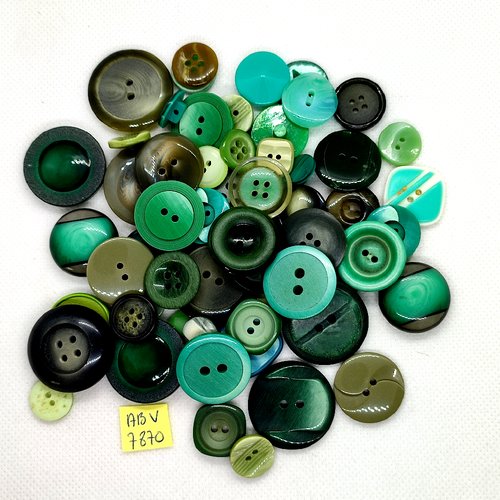 60 boutons en résine ton vert - taille et modèle différent - abv7870