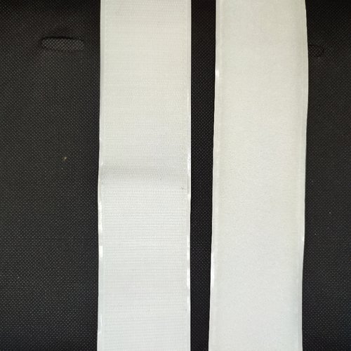 Auto-agrippant de la marque VELCRO® sur textile - by-pixcl