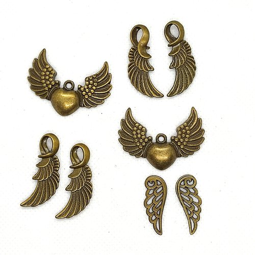 8 breloques en métal bronze - des ailes - taille diverse - 40