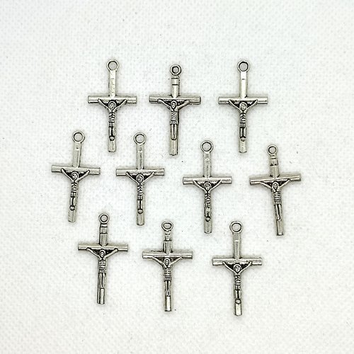 10 breloques en métal argenté - des croix - 15x28mm - 50-14