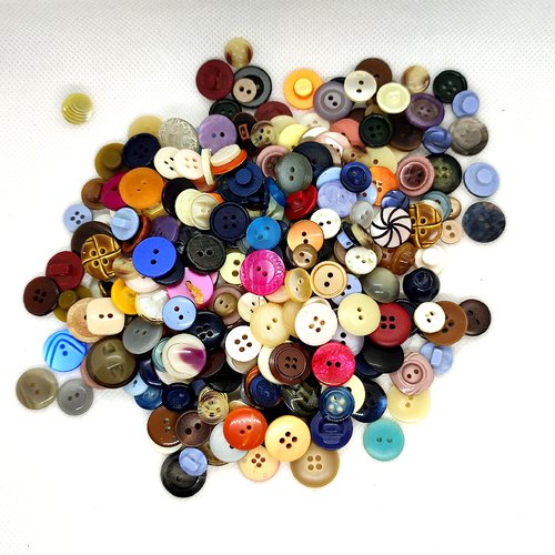1 lot de 270 boutons en résine - tailles et modèles différents - multicolore - abv8412