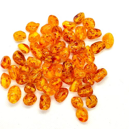 Lot de 55 perles en résine orange entre 13mm et 19mm