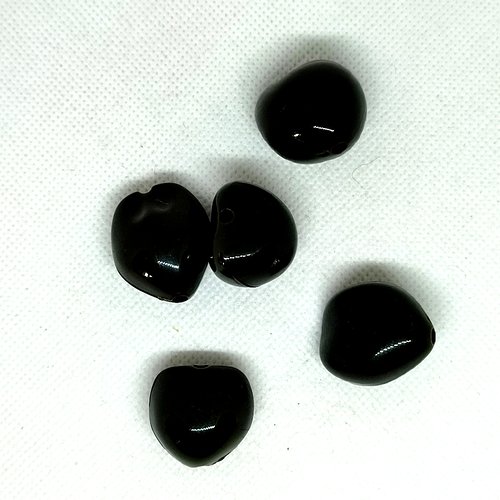 5 perles en résine gris foncé / vert foncé - coeur + ou - 25x28mm