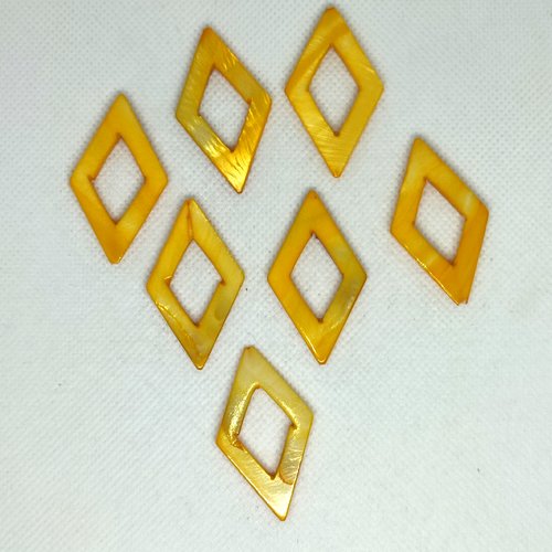 7 perles en nacre jaune / orangé - 24x43mm