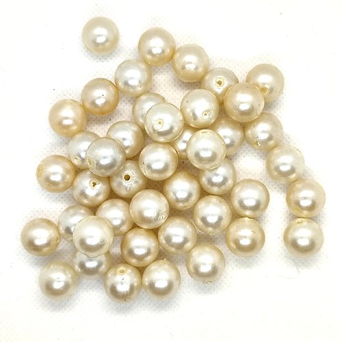 Lot de 43 perles en résine ivoire - 14mm