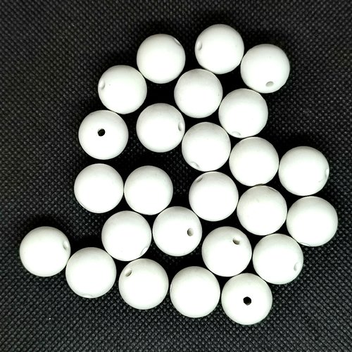 25 perles en résine blanc - 15mm