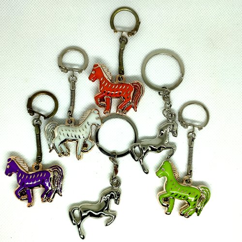 6 breloques en résine - porte clefs chevaux - taille diverse