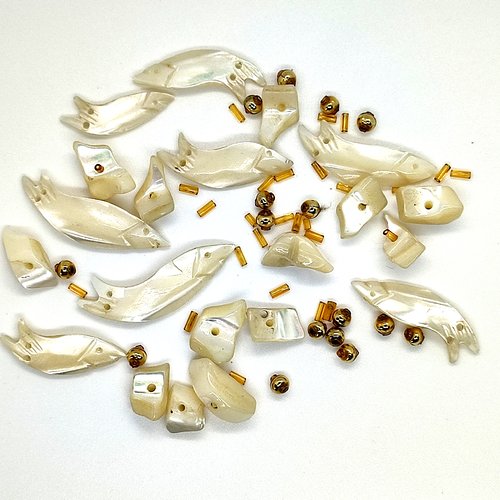 Pampilles en nacre ivoire pour fabriquer un collier poisson et perle en résine doré