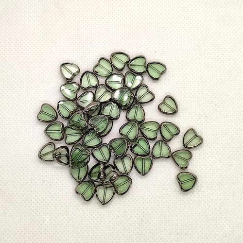 50 perles en verre - des coeurs vert transparent et argenté - 10mm - 245