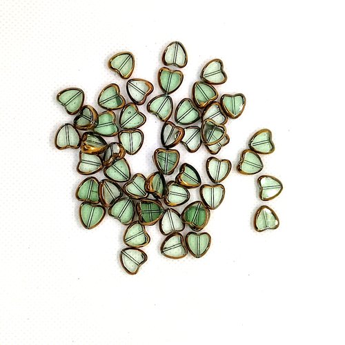50 perles en verre - des coeurs vert transparent et doré - 10mm - 245
