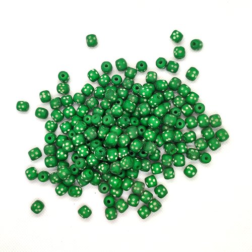 180 perles en résine vert et blanc - 8mm