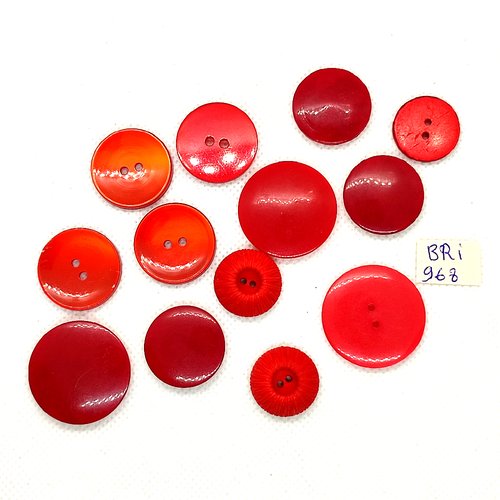 13 boutons en résine rouge - taille divers - bri968