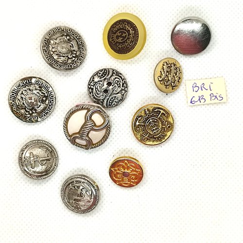 11 boutons en résine et métal argenté et doré - entre 15mm et 20mm - bri613bis