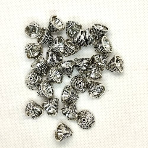 29 coupelles en métal argenté (des cones) - 11x13mm - 140