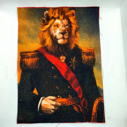Coupon tissu lion en costume noir - coton épais - 15x20cm