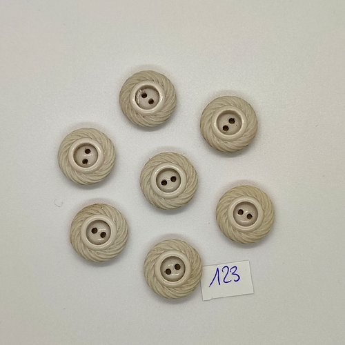 7 boutons vintage en résine blanc cassé / beige - 18mm - tr123
