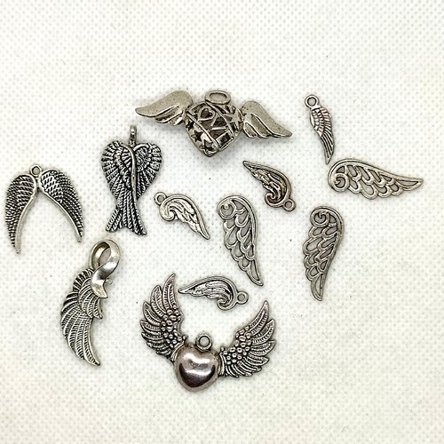 12 breloques en métal argenté - des ailes - taille diverse - 166