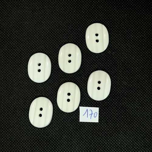 6 boutons vintage en résine blanc - 18x25mm - tr170