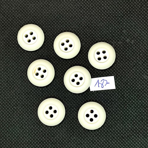 7 boutons vintage en résine blanc - 18mm - tr187