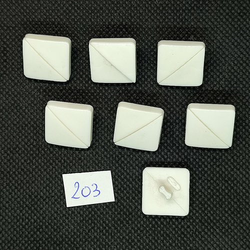 7 boutons vintage en résine blanc - 15x15mm - tr203
