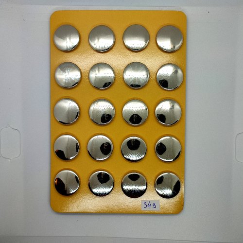 20 boutons sur planche en métal argenté - vintage - 22mm - tr349