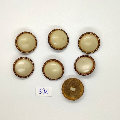7 boutons en résine ivoire et doré - vintage - 20mm - tr371