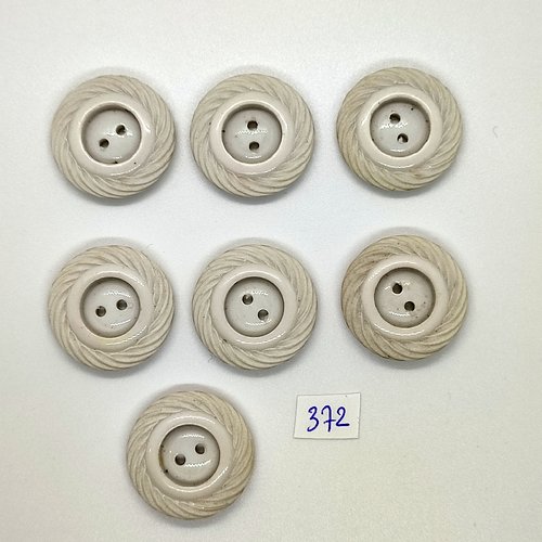 7 boutons en résine blanc cassé - vintage - 27mm - tr372