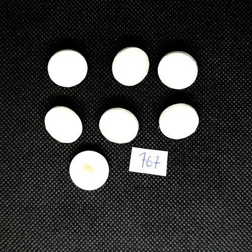 7 boutons en résine blanc cassé - vintage - 18mm - tr767