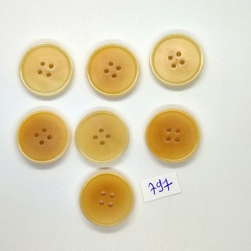 7 boutons en résine beige - vintage - 26mm - tr797