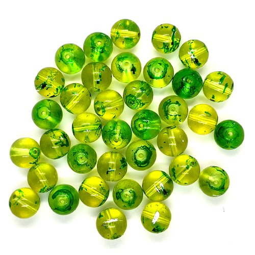 37 perles en résine vert - 13mm
