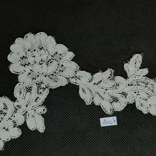 1 applique à coudre fleur blanc - vintage - 6x82cm de long - tr1407