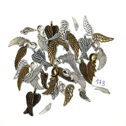 36 breloques en métal argenté et bronze - des ailes - taille diverse - 173
