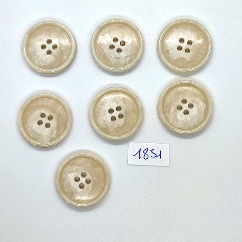 7 boutons en résine beige clair - vintage - 25mm - tr1851