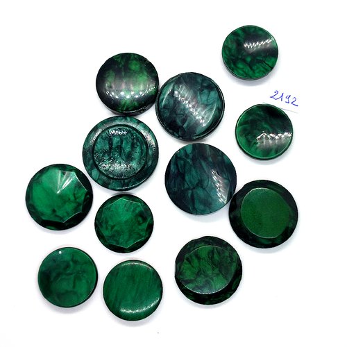 12 boutons en résine vert - taille diverse - tr2192