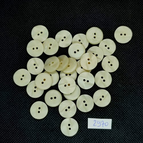 31 boutons en résine beige clair / ivoire - 15mm - tr2970
