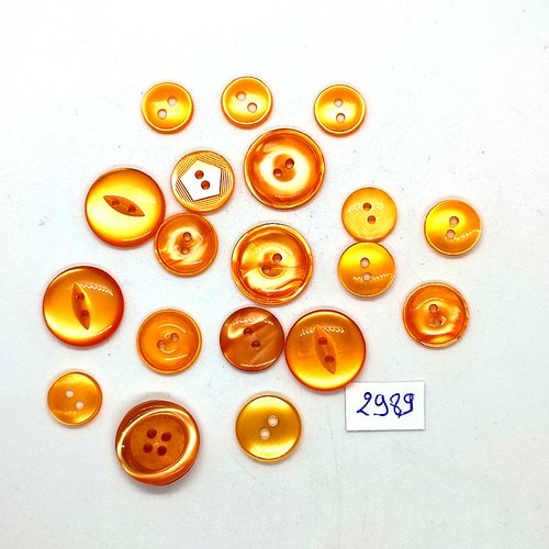 19 boutons en résine orange - entre 11mm et 18mm - tr2989
