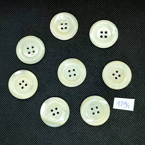 8 boutons en nacre ivoire / blanc cassé - 27mm - bri1294