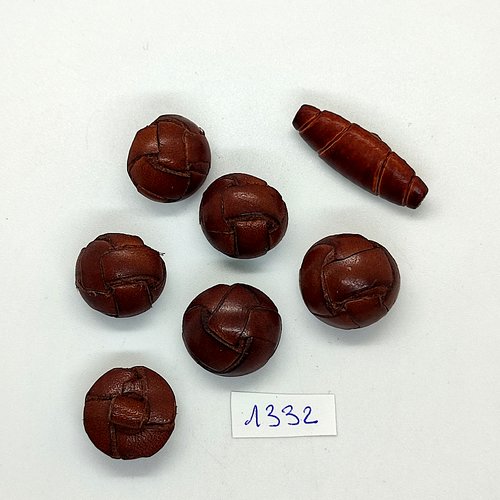 7 boutons en cuir marron - 18mm - 20mm et 12x31mm - bri1332