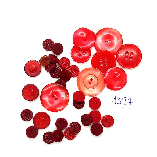 36 boutons en résine rouge - entre 9mm et 21mm - bri1337