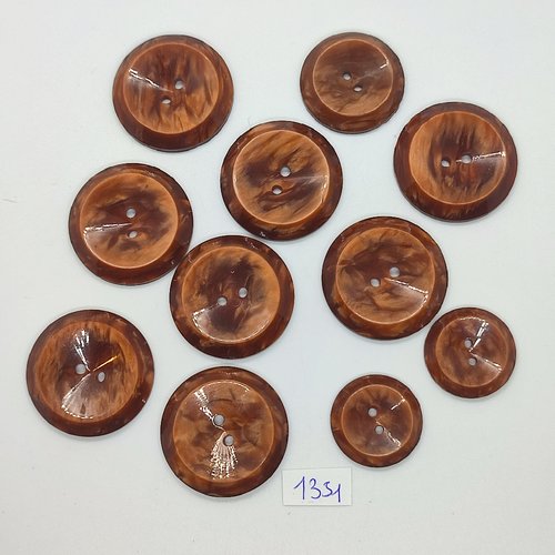 11 boutons en résine marron - 30mm - 26mm et 22mm - bri1351
