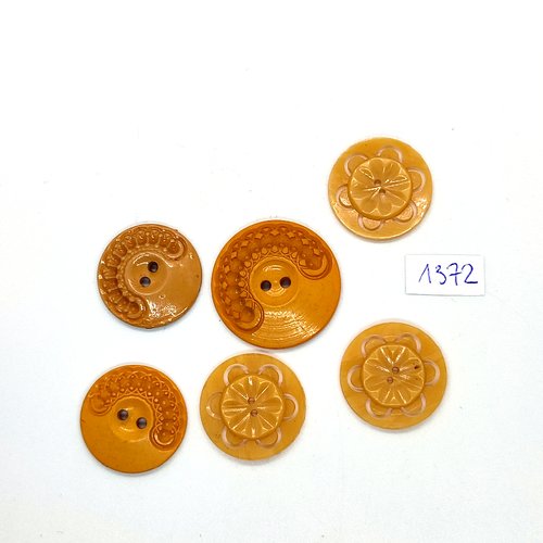 6 boutons en résine beige - taille diverse - bri1372