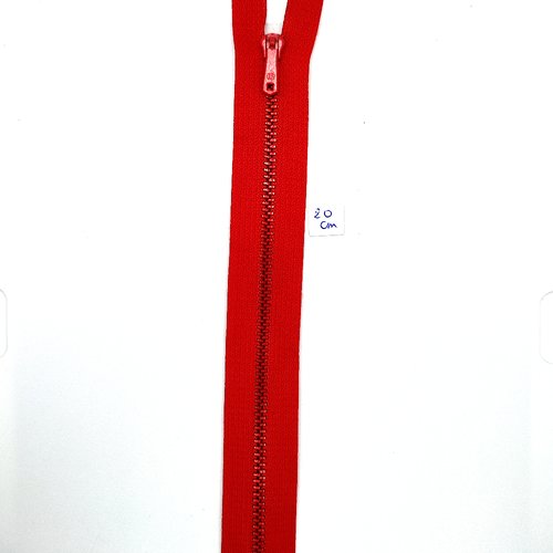 1 fermeture éclair rouge - 20cm - non séparable - maille métal